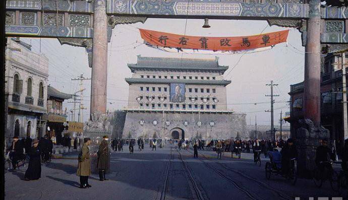 1948年北京城:700年的古城墙依旧完整壮观,崇祯自缢处一片荒凉_天门