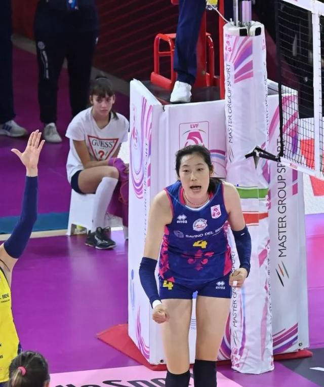 中国女排国家队矛盾激增:朱婷首发成谜!蔡斌战术备受质疑!