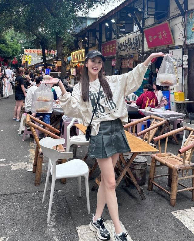 赵继伟与妻子畅游成都:体验风味美食与当地风情_王君瑞_活动_王政博