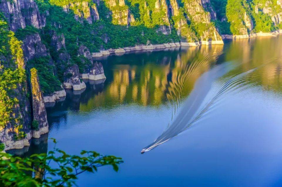 松花江上,龙舟飞驰!