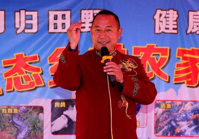 湖北宜昌出了个农民"打白佬",他用快板讲故事,搞笑幽默胜相声_刘地华