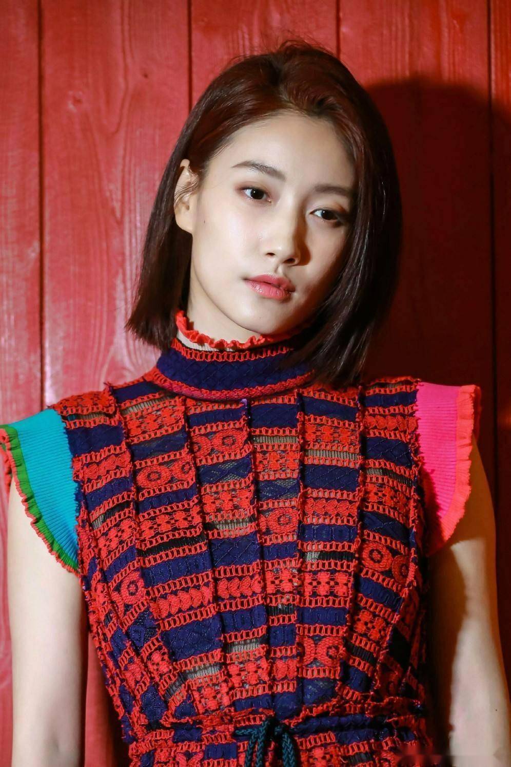 啜妮:这谁顶得住的星二代,集美貌与才华于一身的女神写真赏