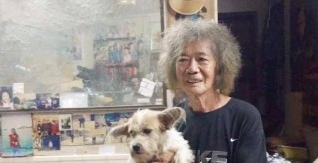 香港富二代郑六三:前半生挥霍父母遗产,如今捡垃圾与流浪狗相伴