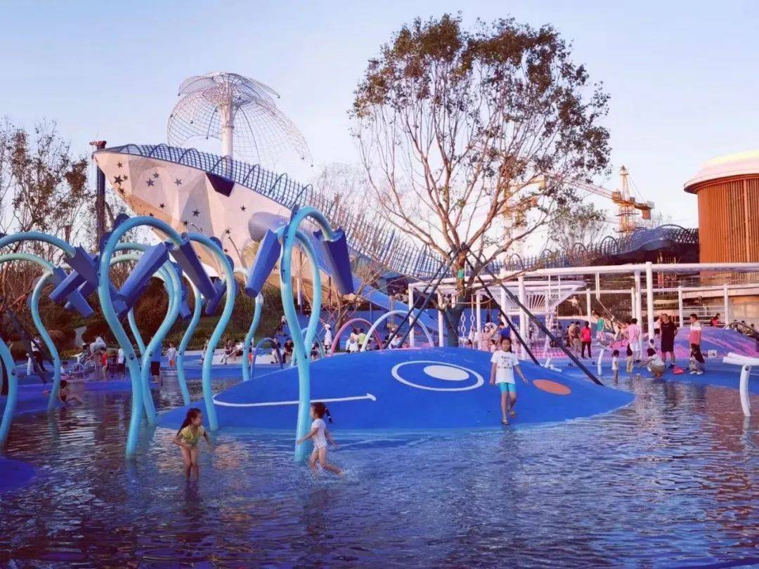 2021夏浪音乐节实景图▲ 红线外森海乐园点灯仪式实景图(2021)