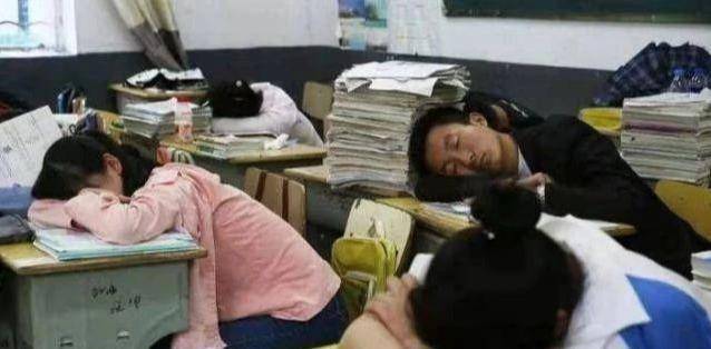 中国最牛高考状元:语文考试忘写名字,英语考试睡觉被老师叫醒