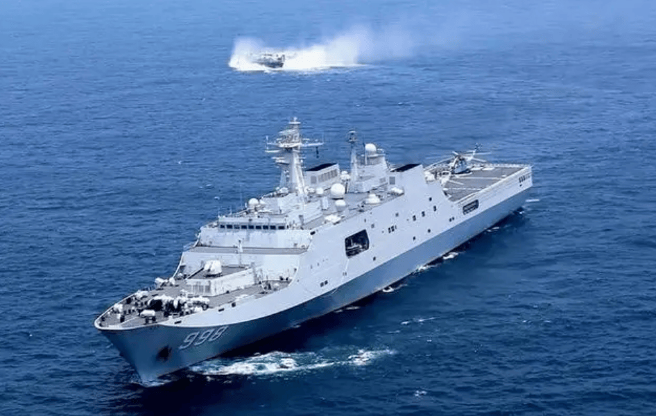 如果说,这艘船确定为中国海军的071型登陆舰的话,那恐怕已意味着中方