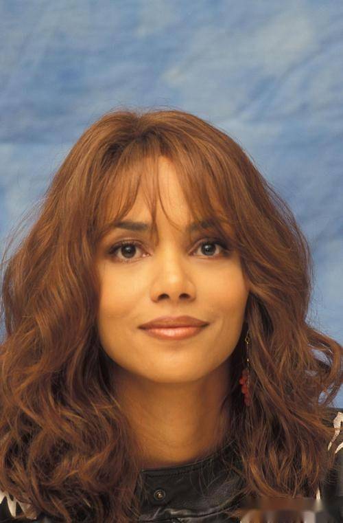 哈莉·贝瑞:一朵盛开在好莱坞的黑玫瑰,这美貌和才华让人惊叹不已!