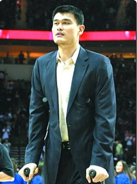 揭秘姚明在nba赚取6亿工资的背后代价:5张照片揭示全貌