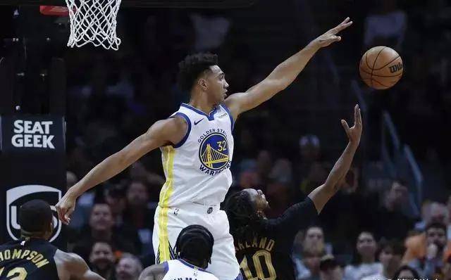 隔扣文班亚马!下赛季他将上位勇士首发,三冠元老大概率要离队了