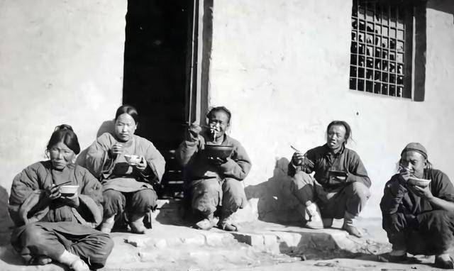 清朝乞丐在"鸡毛房"中挺过严冬,不会挨冻_现象_百姓_时候