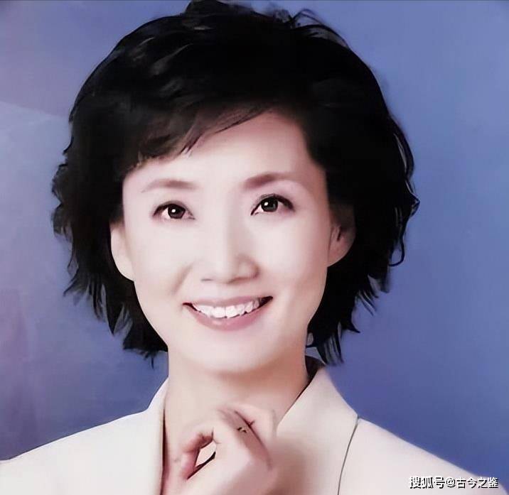 李修平:被誉央视国脸,42岁二婚嫁给省委书记,风光背后满是眼泪_女性_