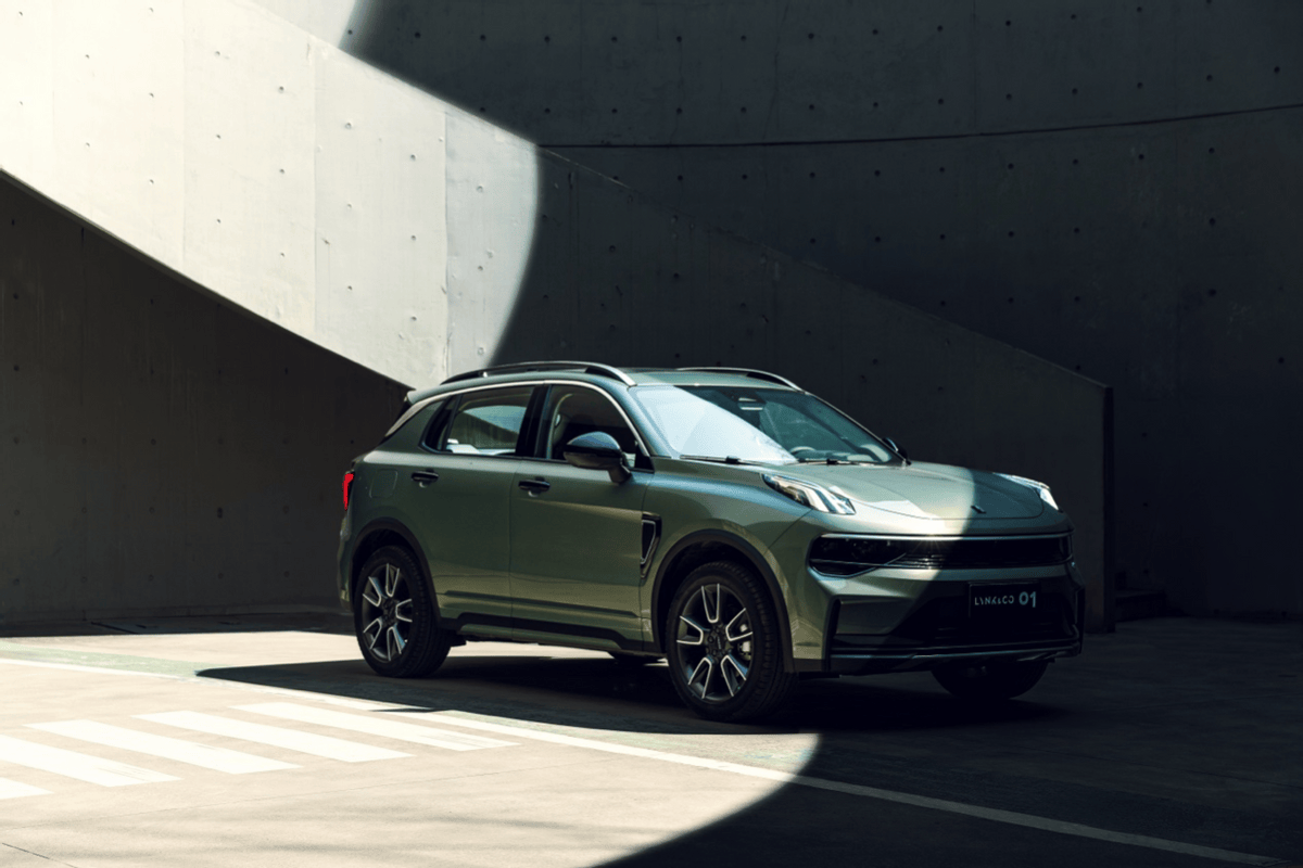 飞跃两层楼高,领克01守护乘客生命安全,彰显卓越安全性能