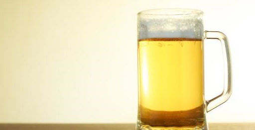 啤酒可以和可乐一起喝吗营养医师介绍啤酒是不能和可乐一起喝的,因为