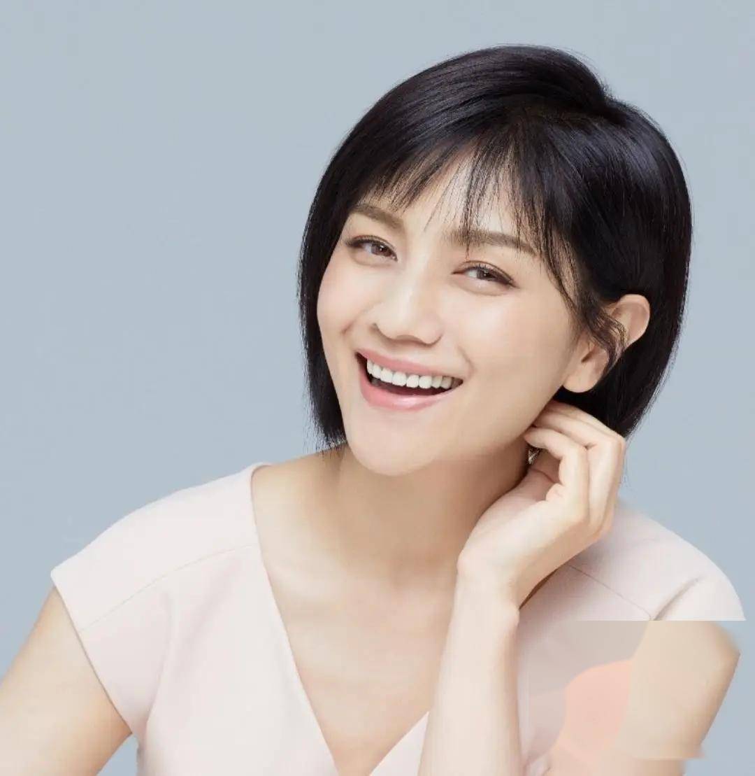 沙溢与胡可,日常生活中的甜蜜写真,美貌才华双丰收,网友:这幸福,怕是