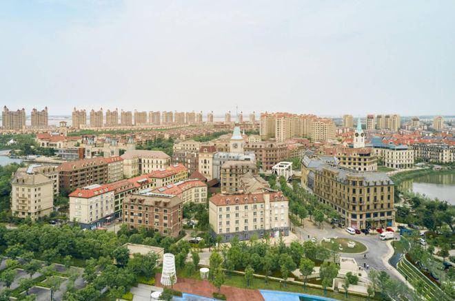 欧洲风情街实景图然而同在绿地长岛b区的配套,可远不止欧洲风情街.