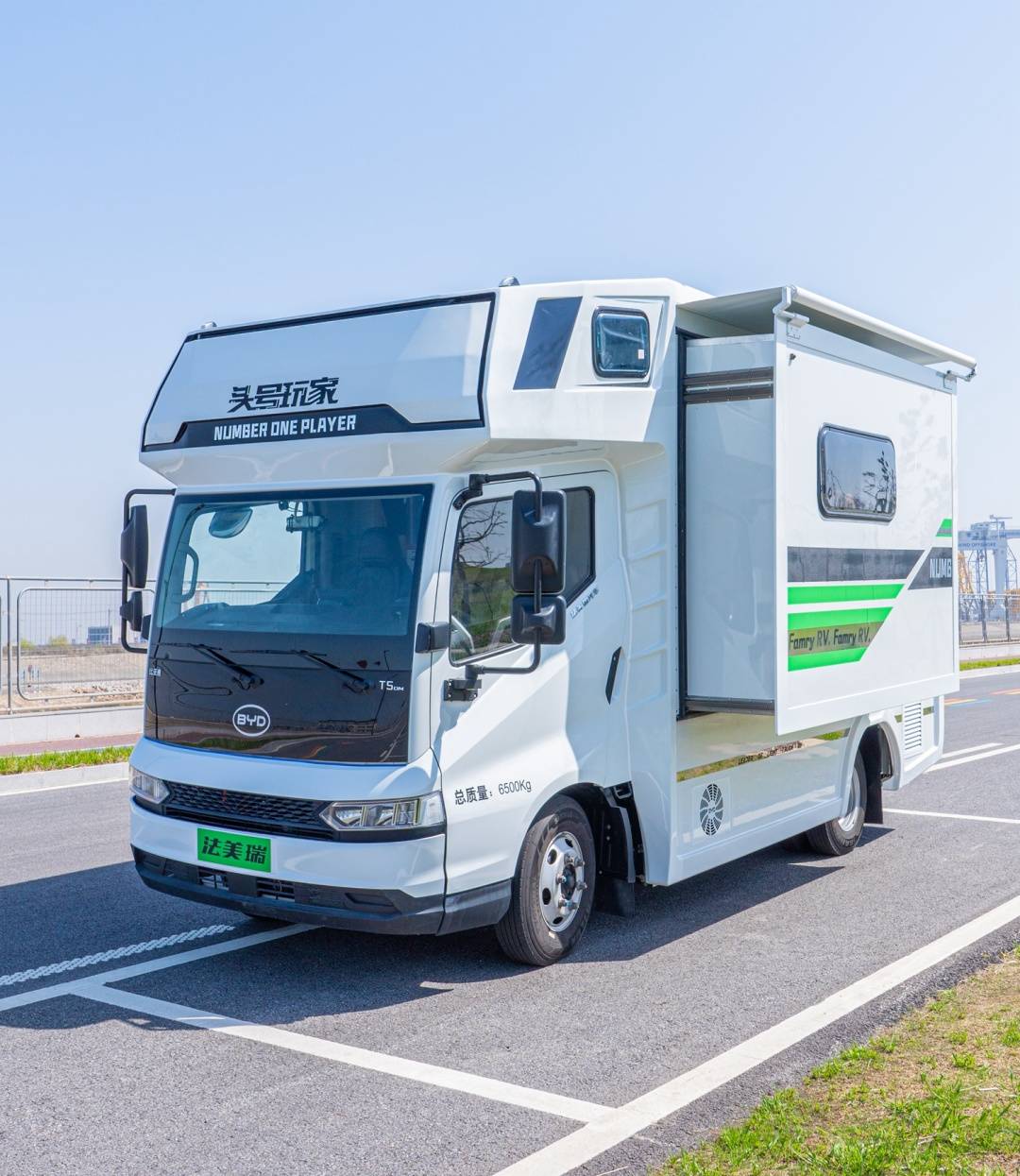 高考结束之后不都带小孩开启房车旅行吗?