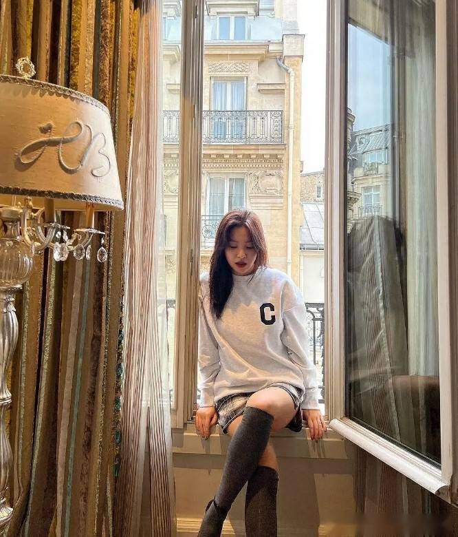 38岁金艺琳女王归来,魅力四溢的美貌瞬间惊艳全场!