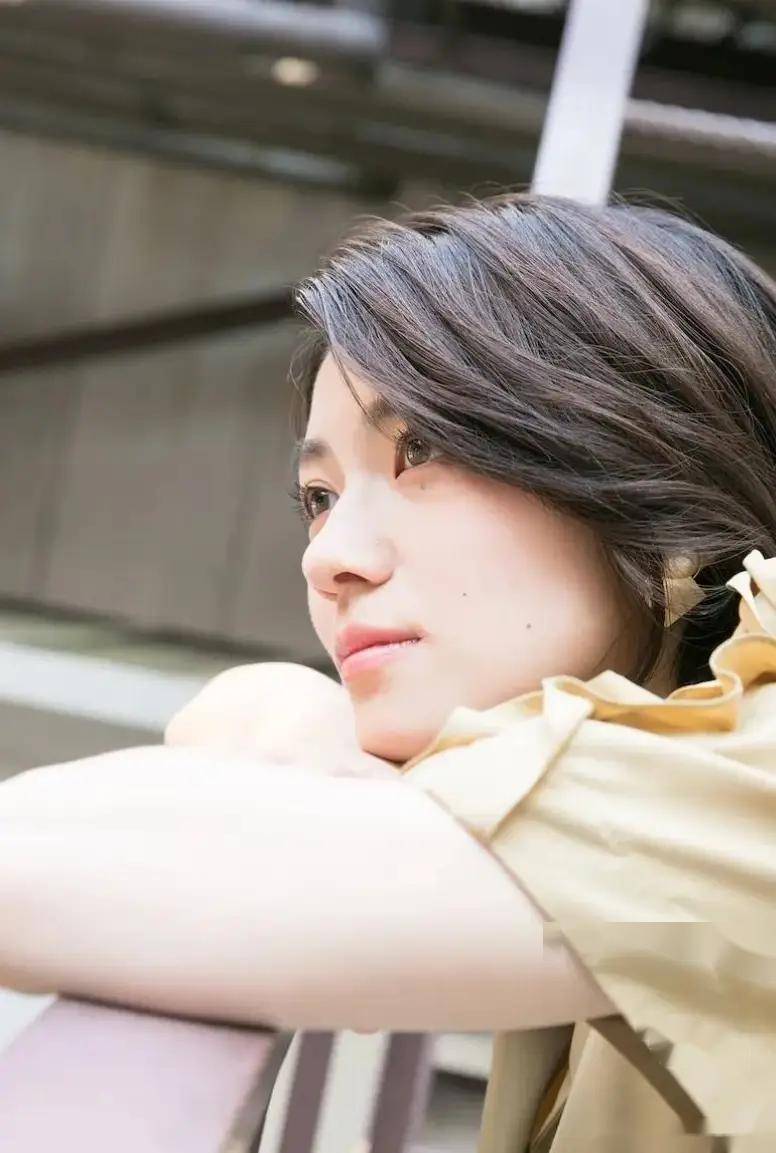 泷内公美:36岁,写真界的女神,美貌与魅力的永恒传奇!