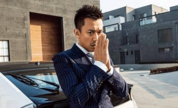 长相时尚稳重的王学兵,如今是一名优秀演员,出演了很多作品