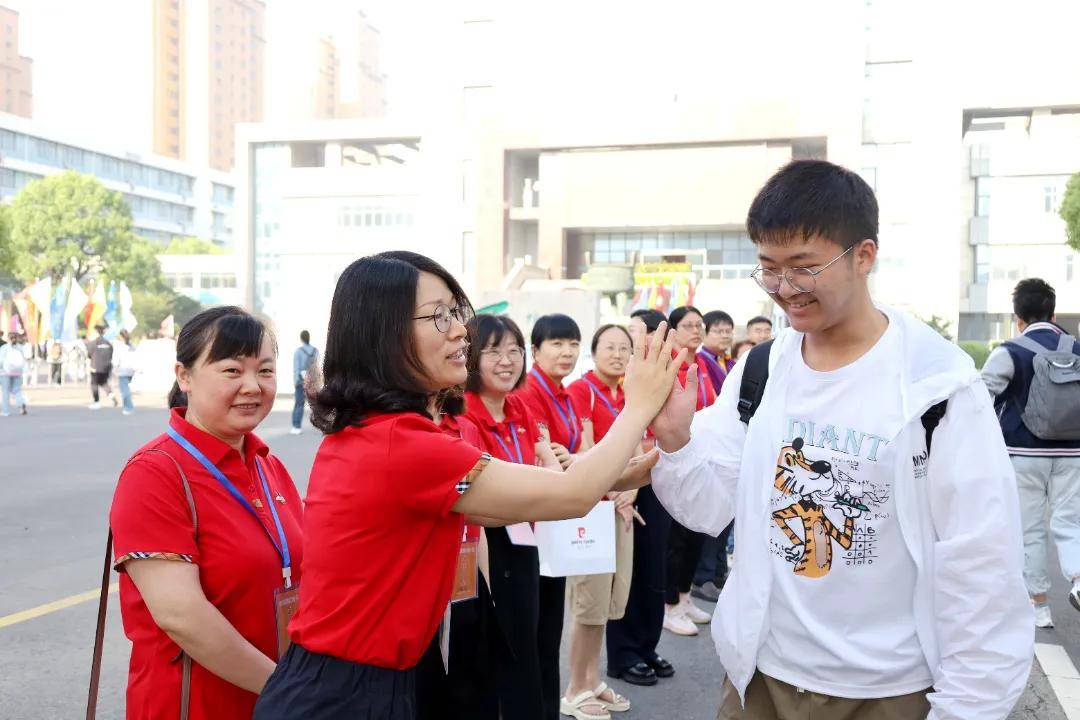 江苏省黄桥中学表白墙图片