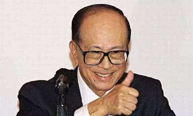 赚2000亿李嘉诚用了68年,他靠"拼多多式"扩张只用了5年