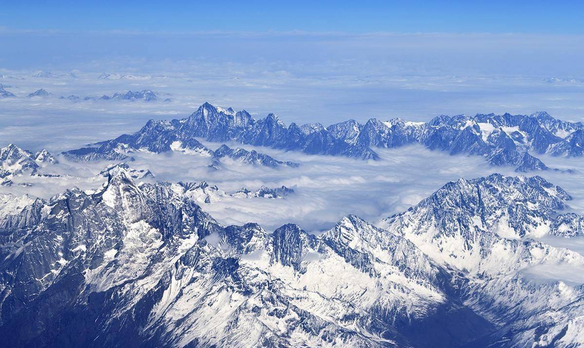 喜马拉雅山上的湖泊,名字吓人,湖底里躺着的东西更吓人