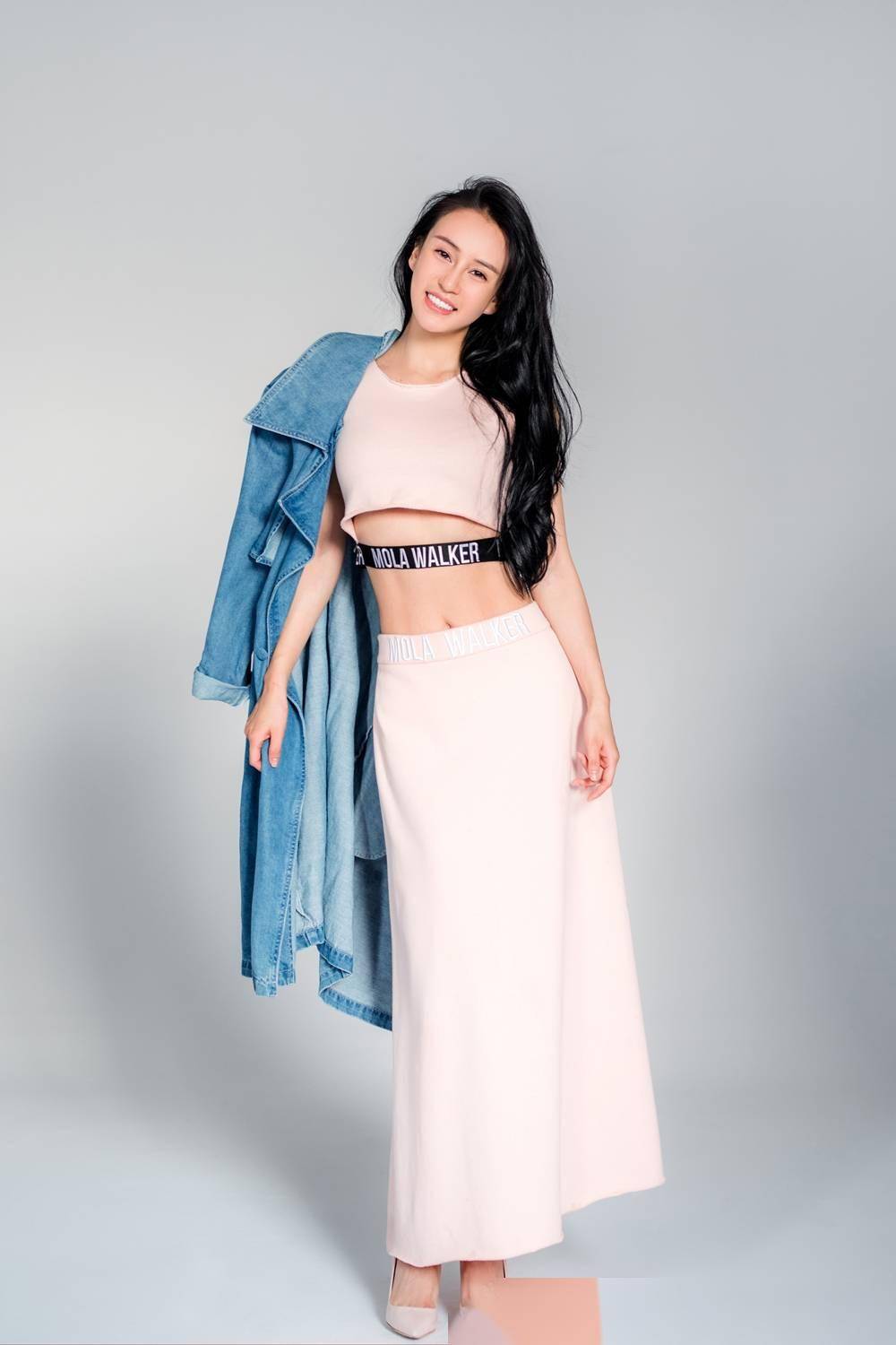 云南女神母其弥雅的诱人美貌和才华无人能敌!