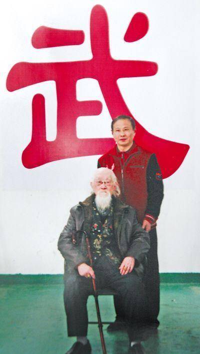 八卦掌高手韩慕侠,于1918年在北京痛击俄国大力士康泰尔.