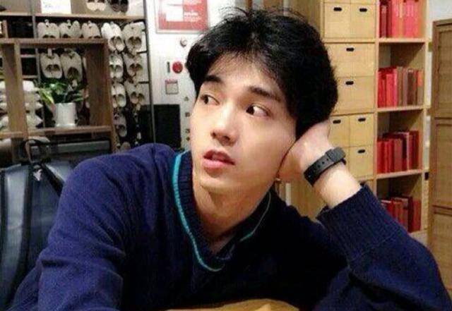 2004年五旬老汉"易容",22岁女大学毕业生,被骗财又骗色