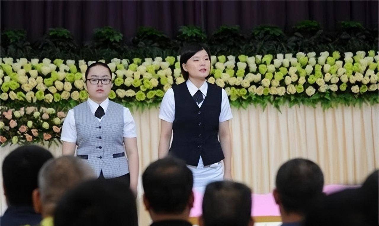 也正是她这种精益求精的态度,让她获得了无数逝者亲友的认可.