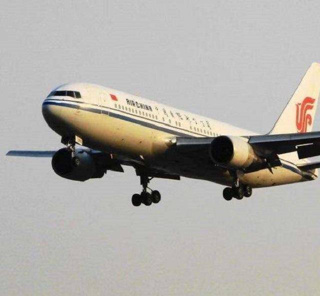 一位劫机者:1998年机长袁斌不满分房,携妻劫机叛逃_文飞_飞机_台湾