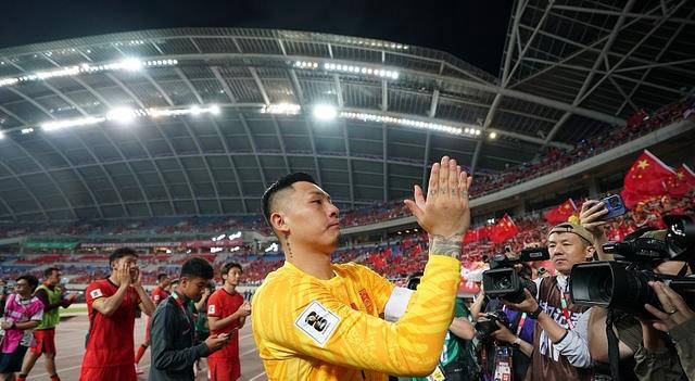 国足归化球员失态!辜负机会,辱球队,缺礼仪,搅乱战术