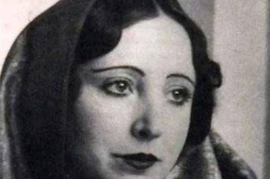 法国女子同时嫁两人,一个外表好看一个赚钱有道,33年未被识破