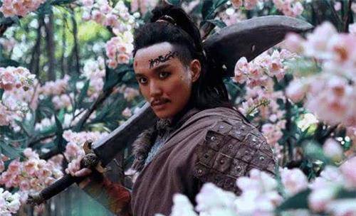 古代的"八百里加急"手无寸铁,土匪为何从不劫?看他腰间绑的啥