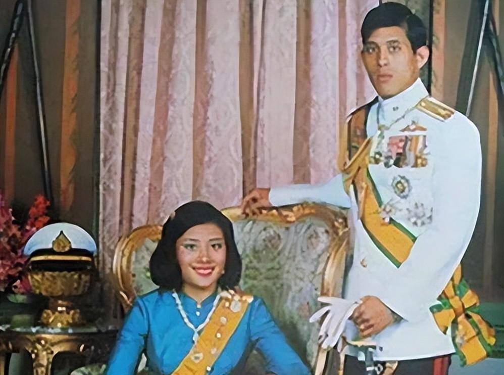 1988年戴安娜访问泰国,泰王嫌弃妻子肥胖不让出镜,妻子记恨至今