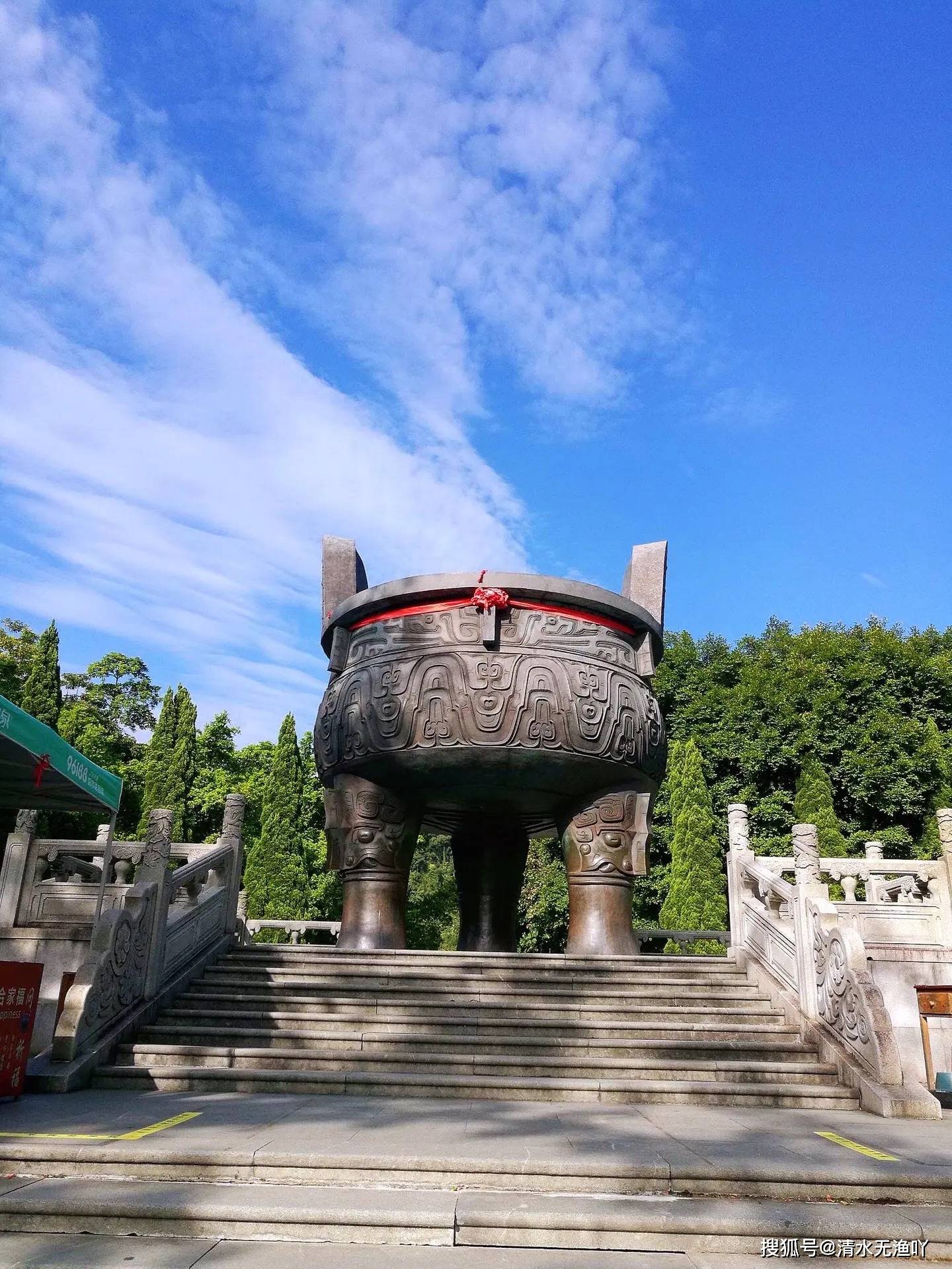 蝴蝶谷是鼎湖山的四大景点之一,由小岛,森林和碧湖三部分组成,可以在