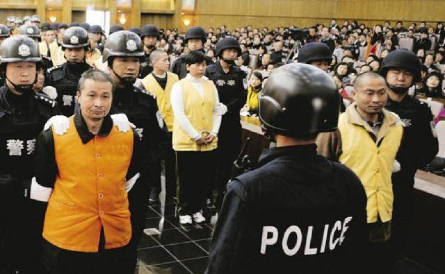 云南"土皇后":拉全家入火坑,30岁获死刑,宣判后请求捐献遗体