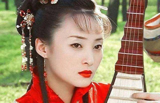 《甄嬛传》中最完美的女人纯元皇后,到底是白月光还是白莲花