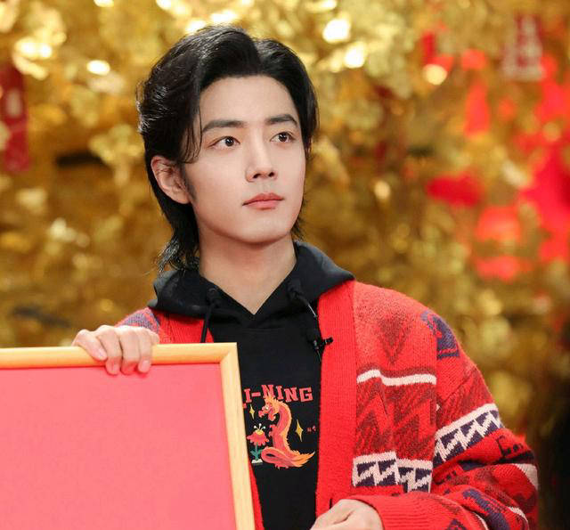 原创            肖战新剧杀青曝光幕后花絮，业内大佬祝福不断-肖战在拍电视剧
