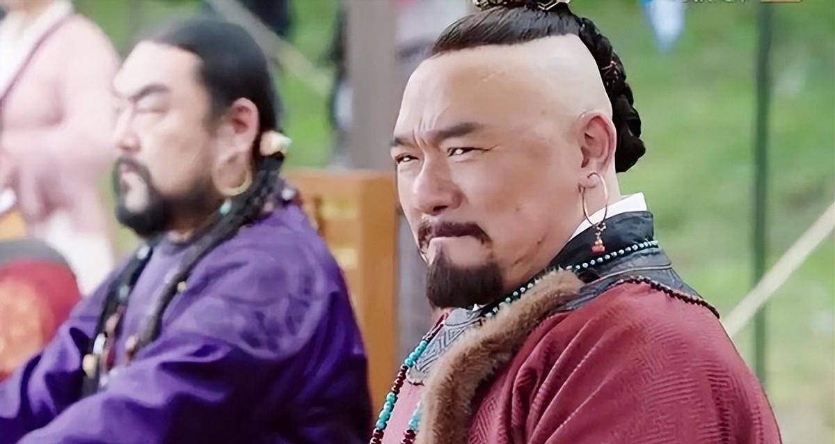 皇帝死后,大臣对皇后说,你为何不殉葬?她一刀砍下右臂扔进棺材
