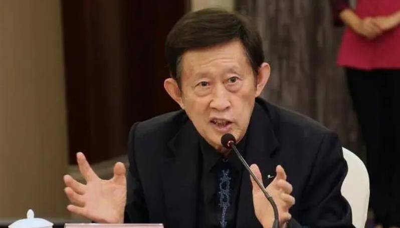 饱受争议的王立群教授:32岁考上研究生,心脏搭了6个支架