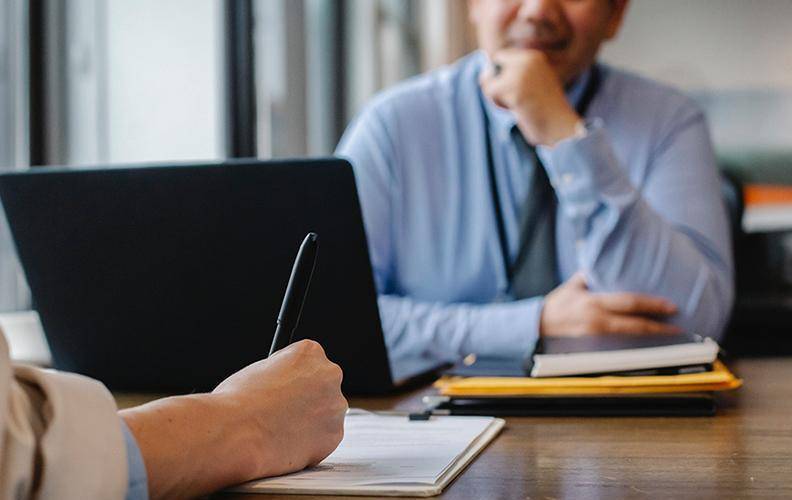 姚远这才得知了一个残忍的真相,那就是以他北京理工大学本科的学历,在