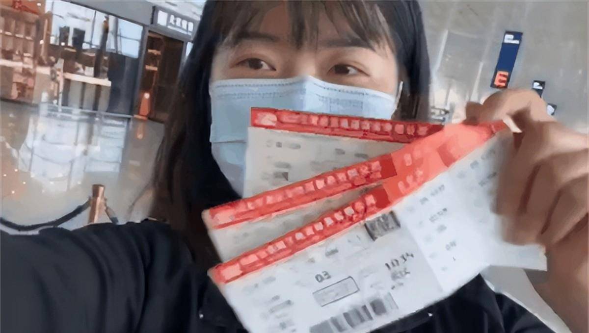 还记得那个雷神山背柜子的女汉子吗?她说,其实不怕嫁不出去