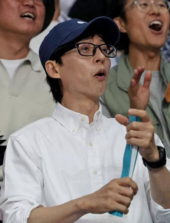 韩国排球皇帝金妍见国家队退役,众明星助阵盛况空前_刘在石_比赛_李