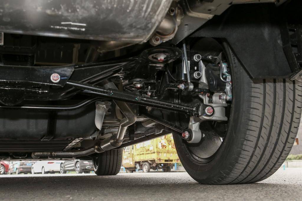 长城汽车在底盘技术上,就是从 crv底盘入手,随后又推出了三个造车平台