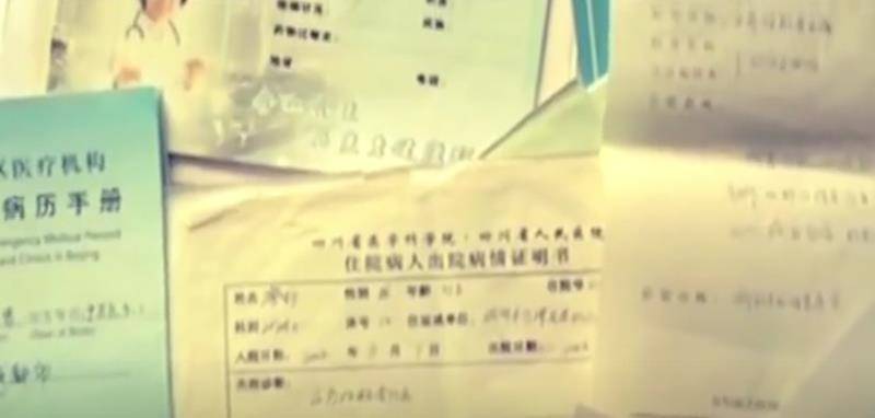 打开病历本,上面的地址有北京,上海,长沙,广州等等,他求医的足迹遍布