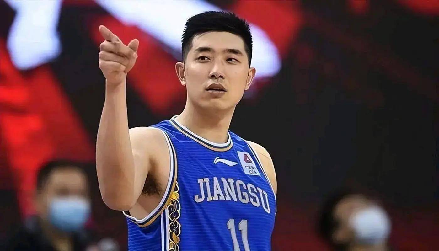 吴冠希陪爱妻张常宁香港购物,穿着时尚回头率超高,夫妻终于团聚