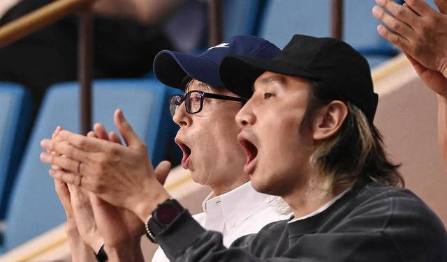 刘在石表示金妍见将被人铭记,当他在场上与李光洙为金妍见加油时,场面