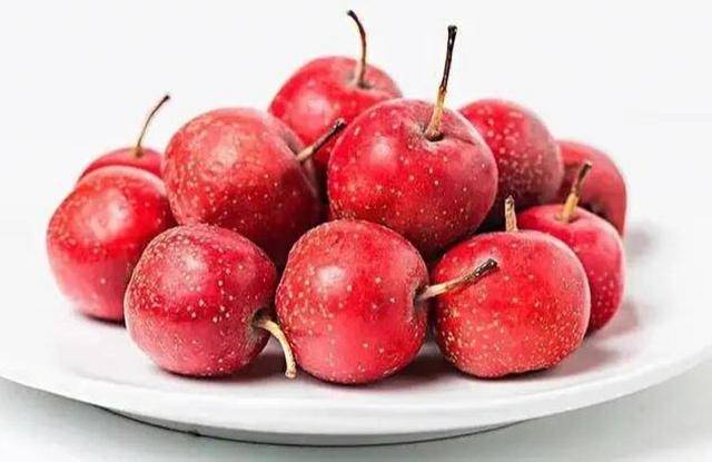 胃病不能吃苹果?医生:若想保护胃,这3种水果尽量少吃