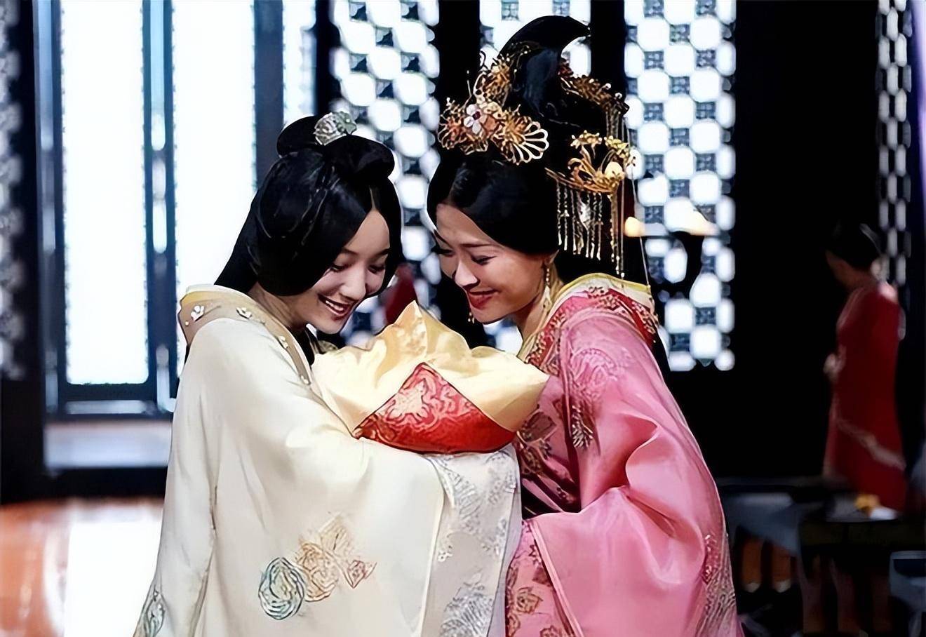 陈阿娇非常生气,却有没有办法,只好扎小人报复.